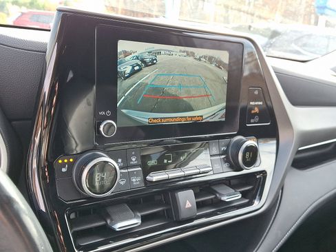Used 2023 Toyota Highlander L image 24