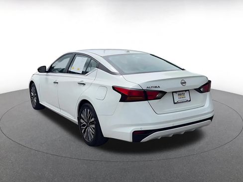 Used 2025 Nissan Altima 2.5 SV FWD image 11