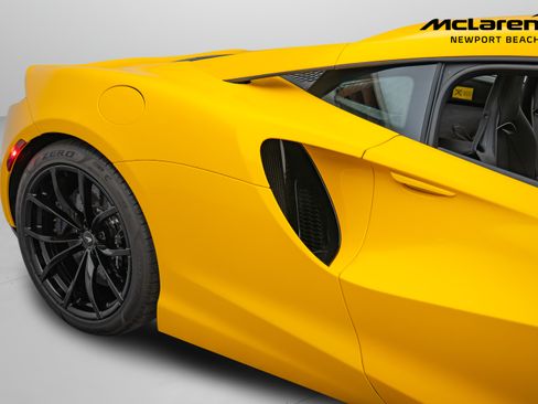 Used 2024 McLaren Artura RWD image 37