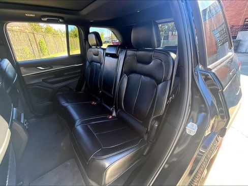 Used 2024 Jeep Grand Cherokee Limited w/ Black Appearance Package image 33