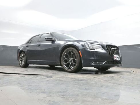 Used 2018 Chrysler 300 S w/ 300S Premium Group image 38