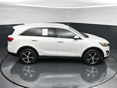 Used 2017 Kia Sorento EX AWD/4WD image 22