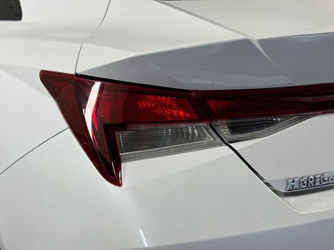 Used 2022 Hyundai Elantra SE FWD image 35