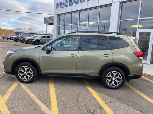 Used 2020 Subaru Forester Premium image 2