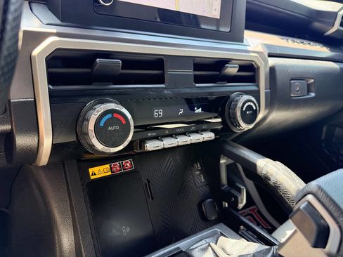 Used 2024 Toyota Tacoma SR5 w/ SR5 Upgrade Package AWD/4WD image 27