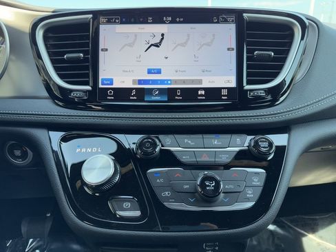New 2026 Chrysler Pacifica Select FWD image 28