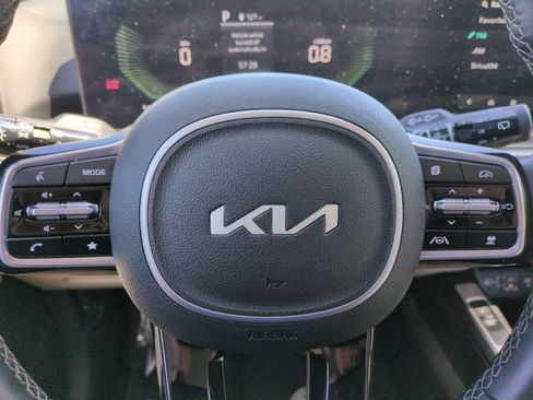 Used 2024 Kia Sorento EX w/ Panoramic Sunroof Package FWD image 16