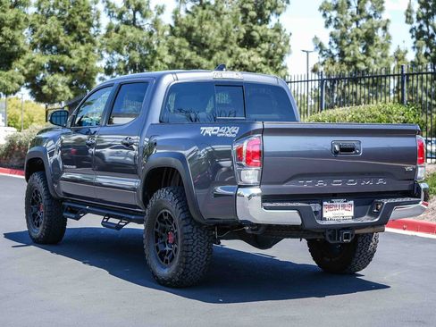 Used 2022 Toyota Tacoma TRD Off-Road AWD/4WD image 9