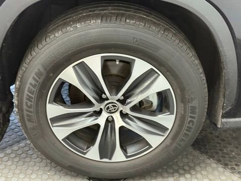 Used 2023 Toyota Highlander L image 13