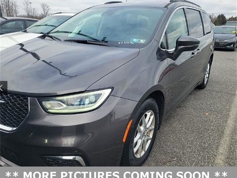 Used 2022 Chrysler Pacifica Touring-L w/ Uconnect Theater Family Group image 31