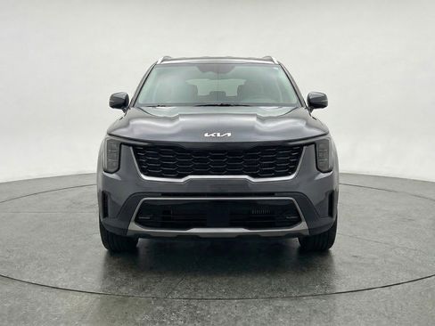 Used 2024 Kia Sorento S image 2