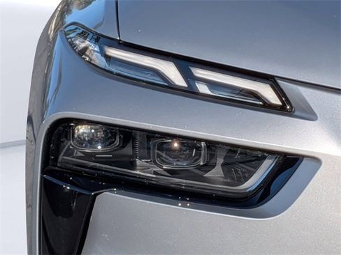 Used 2025 BMW X7 M60i w/ Executive Package image 9