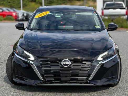 Used 2024 Nissan Altima 2.5 SV w/ SV Premium Package AWD/4WD image 2
