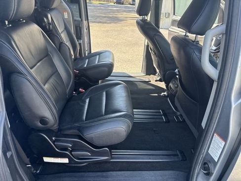 Used 2017 Toyota Sienna SE Premium FWD image 11