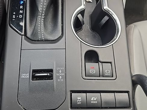Used 2022 Toyota Highlander XLE FWD image 19