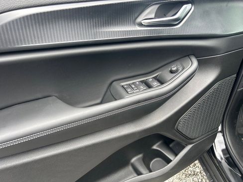 New 2025 Jeep Grand Cherokee Laredo image 9