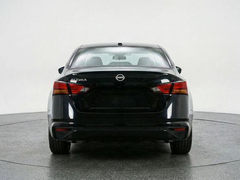 Used 2025 Nissan Altima 2.5 SV FWD image 7