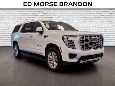 Used 2025 GMC Yukon XL Denali AWD/4WD image 6