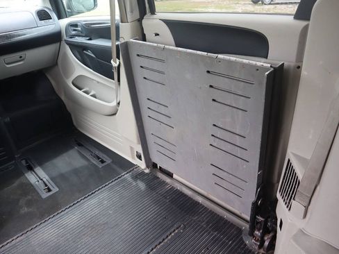 Used 2011 Dodge Grand Caravan Mainstreet w/ PWR Convenience Group FWD image 26