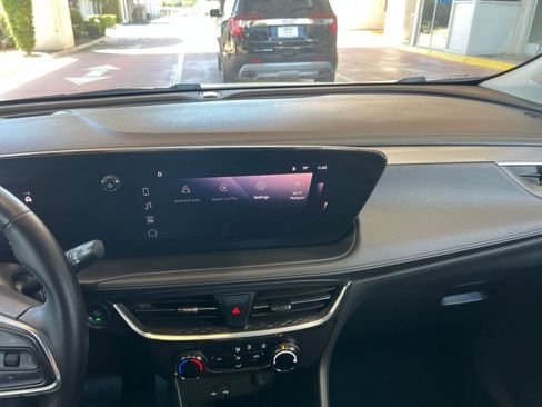 Used 2025 Buick Encore GX Preferred FWD image 17