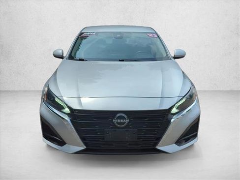 Used 2023 Nissan Altima 2.5 SV FWD image 2