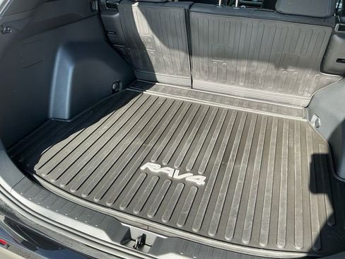 Used 2024 Toyota RAV4 SE image 18