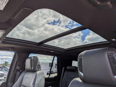 Certified 2023 Cadillac Escalade Premium Luxury AWD/4WD image 18