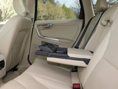 Used 2015 Volvo XC60 T5 w/ Proximity Package image 32