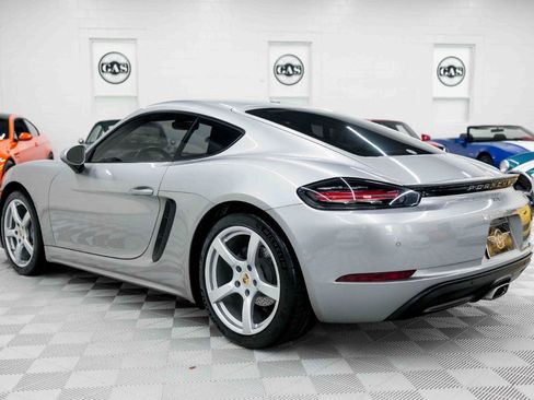 Used 2018 Porsche 718 Cayman RWD image 10