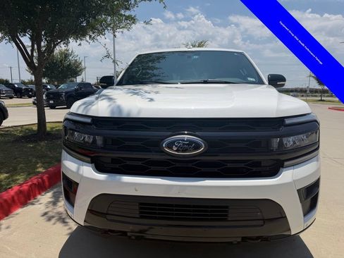 Used 2024 Ford Expedition Limited AWD/4WD image 9