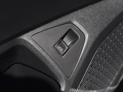 New 2026 Volkswagen Jetta SE FWD image 9