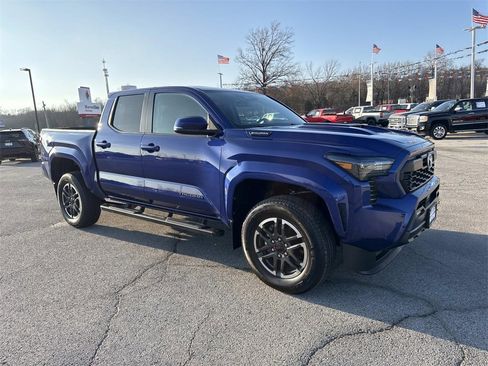 Used 2024 Toyota Tacoma TRD Sport image 9