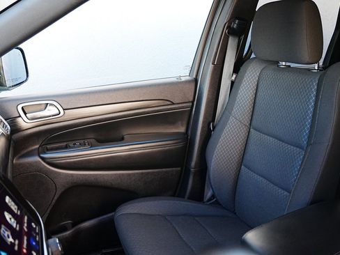 Used 2020 Jeep Grand Cherokee Laredo w/ Security & Convenience Group image 11