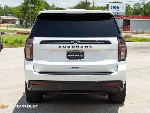 Used 2023 Chevrolet Suburban Z71 w/ Luxury Package AWD/4WD image 7