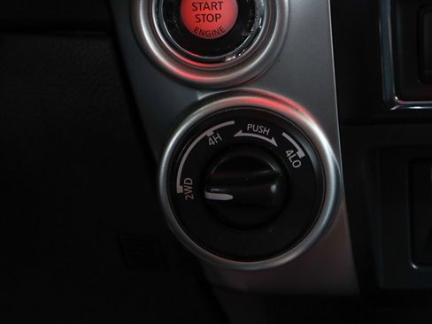 Used 2017 Nissan Titan SV AWD/4WD image 22