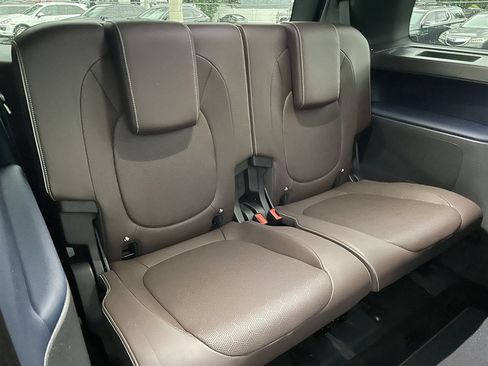 Used 2025 Volkswagen ID. Buzz Pro S RWD image 24