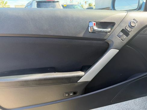 Used 2010 Hyundai Genesis 2.0T image 9