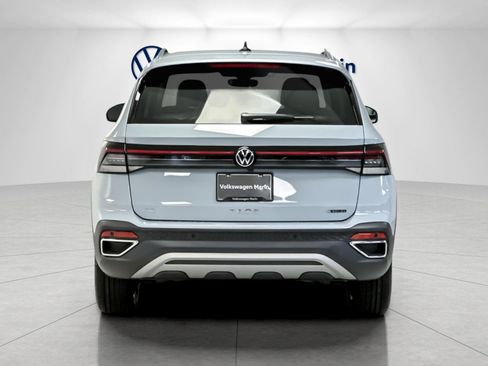 New 2026 Volkswagen Taos SE image 4