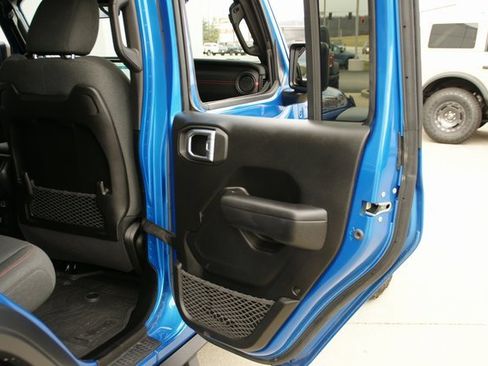 Used 2024 Jeep Wrangler Unlimited Rubicon w/ Safety Group image 30