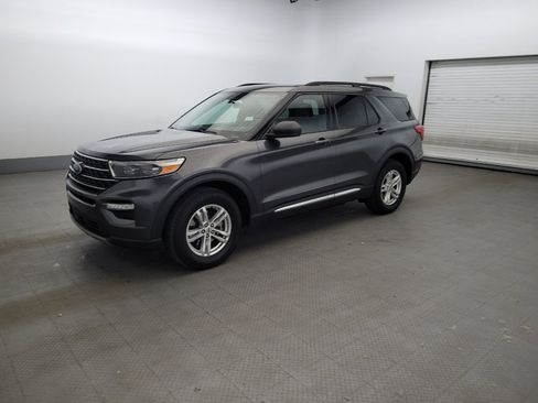 Used 2020 Ford Explorer XLT w/ Equipment Group 202A AWD/4WD image 2