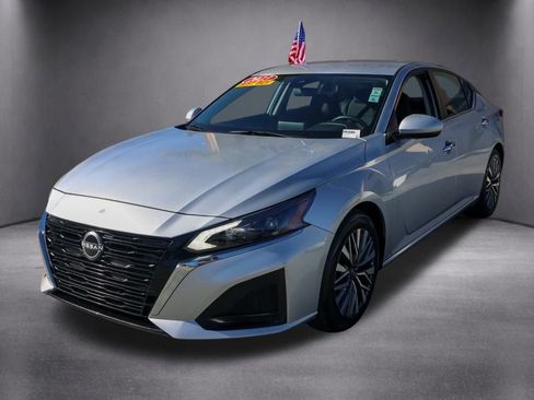 Used 2023 Nissan Altima 2.5 SV image 9