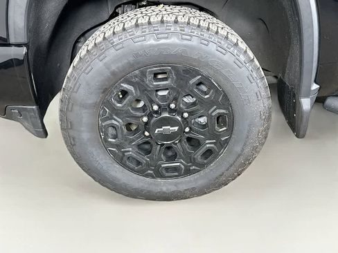 Used 2022 Chevrolet Silverado 2500 LTZ w/ LTZ Plus Package AWD/4WD image 8
