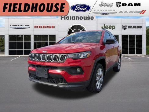 Used 2024 Jeep Compass Latitude AWD/4WD image 1