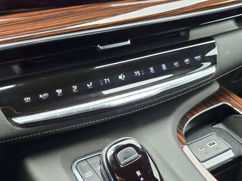 Used 2023 Cadillac Escalade Premium Luxury w/ LPO, Radiant Package AWD/4WD image 21