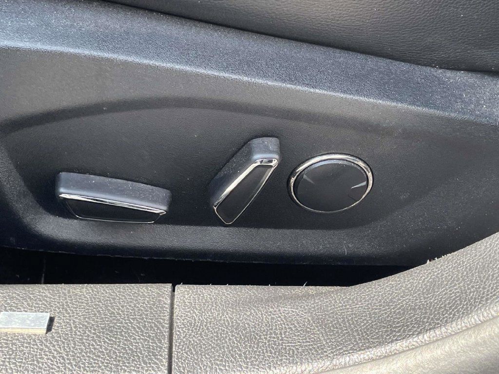 Used 2018 Ford Fusion SE w/ Equipment Group 201A FWD image 20