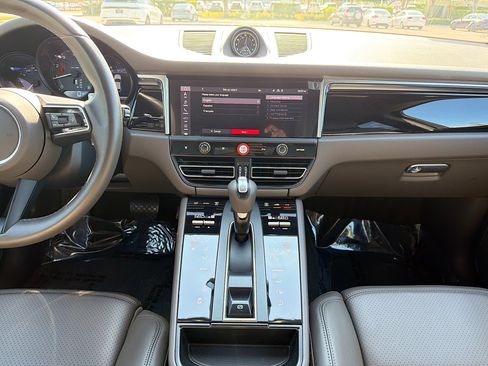 Used 2024 Porsche Macan image 19