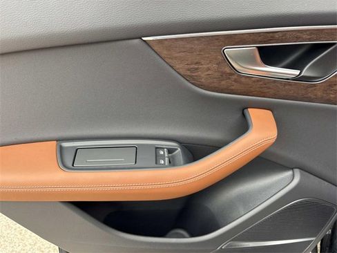 Used 2025 Audi Q8 Prestige image 19