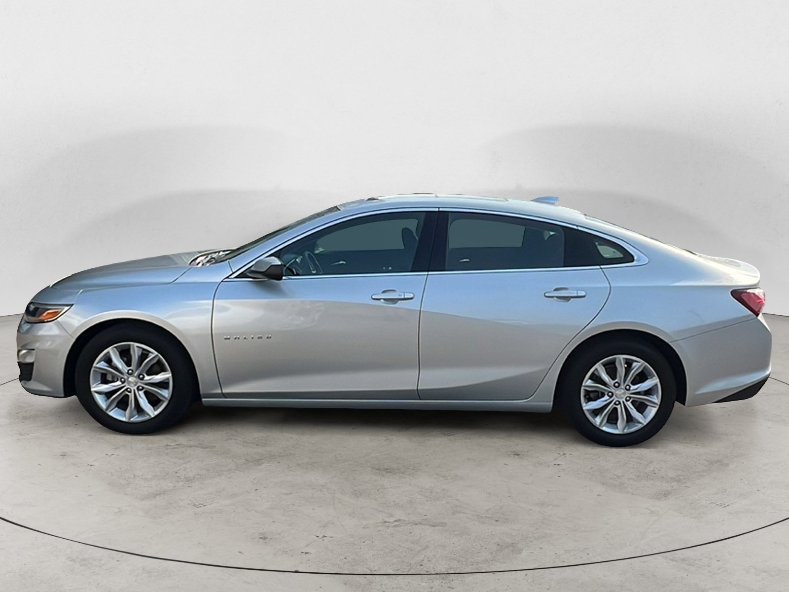 Used 2020 Chevrolet Malibu LT w/ Leather Package FWD image 3