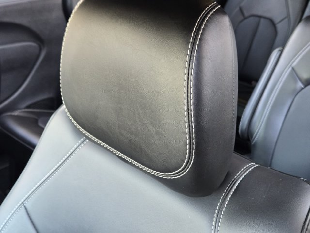Certified 2025 Chrysler Pacifica Select FWD image 15