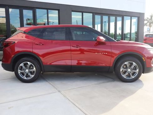 Used 2024 Chevrolet Blazer LT AWD/4WD image 2